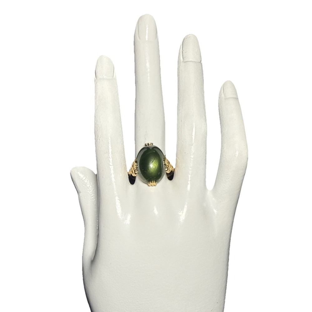 Vintage Park Lane oval Green Stone Gold Tone Cocktail Ring‎ J-11N